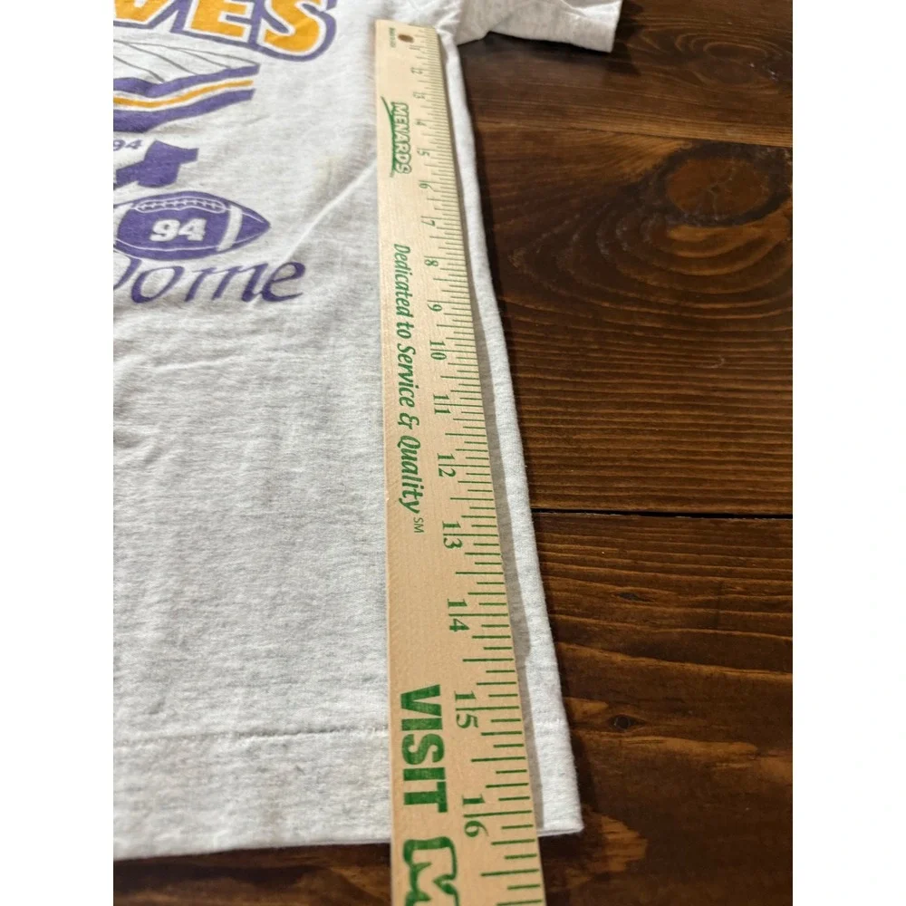 Vintage 90s Bay City Central Wolves Football T-Shirt‎ Fruit of the Loom Medium